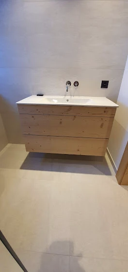 Badezimmermöbel